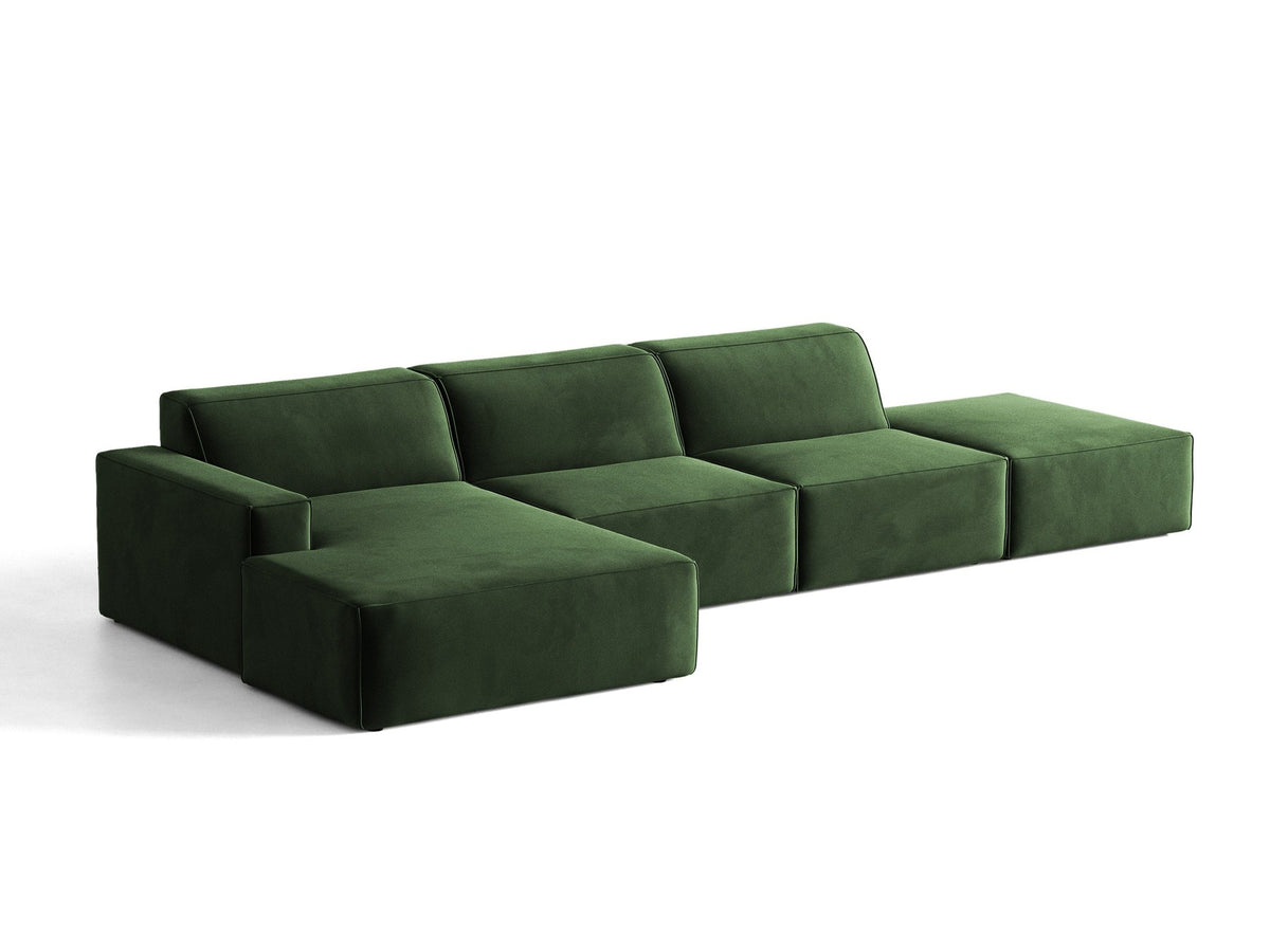 Ecksofa Jodie links von Micadoni in leichtem Beige mit Venus-Samtstoff, schwarzen Kunststoffbeinen und niedriger Rückenlehne.