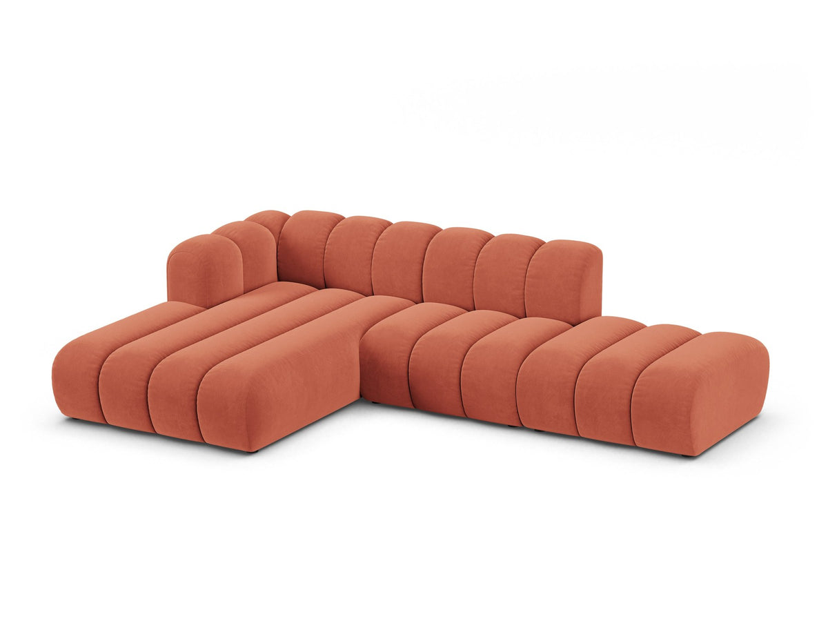 Lupine Linkes Ecksofa von Micadoni in Leichtes Beige, L-Form mit Venus Samtstoff-Bezug und schwarzen Kunststoffbeinen, Frontansicht.