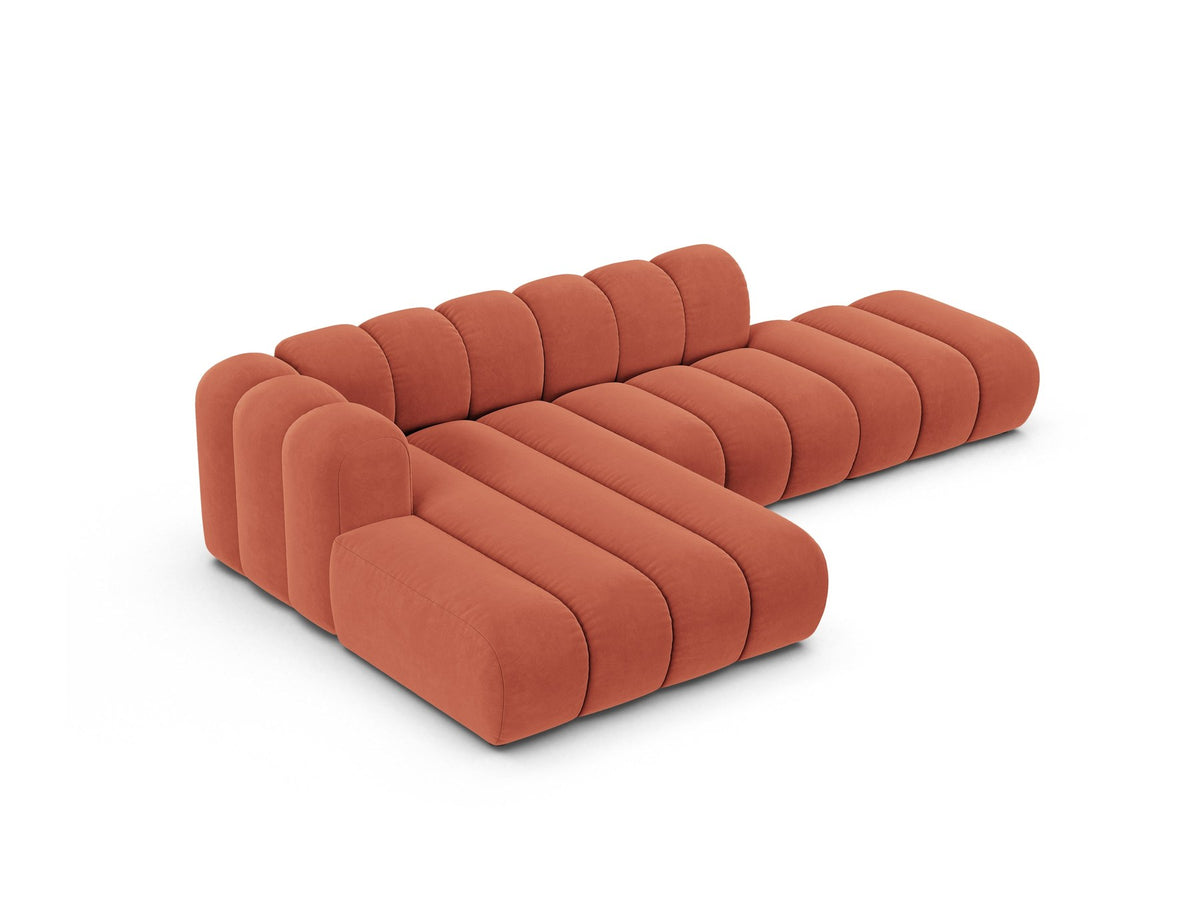Lupine Linkes Ecksofa von Micadoni in Leichtes Beige, L-Form mit Venus Samtstoff-Bezug und schwarzen Kunststoffbeinen, Frontansicht.