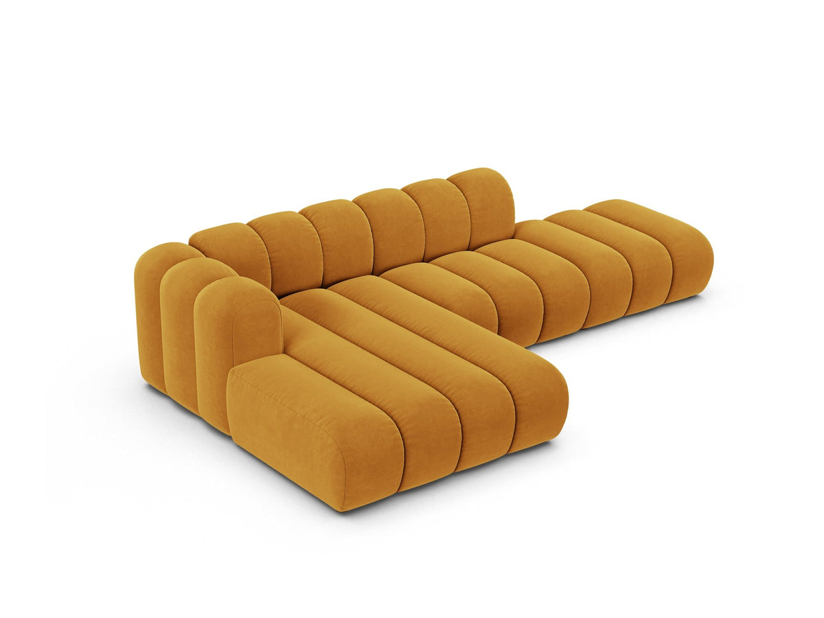Lupine Linkes Ecksofa von Micadoni in Leichtes Beige, L-Form mit Venus Samtstoff-Bezug und schwarzen Kunststoffbeinen, Frontansicht.
