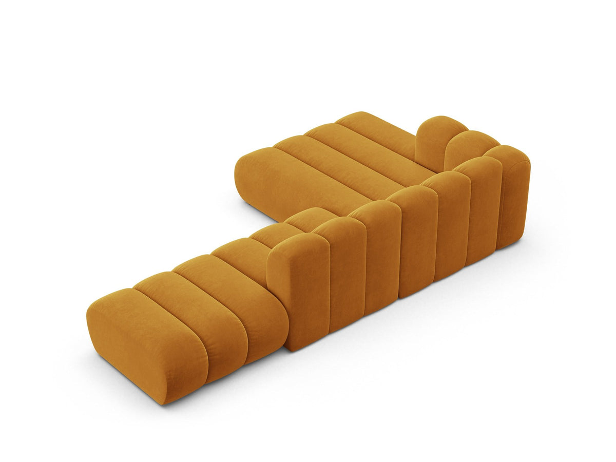 Lupine Linkes Ecksofa von Micadoni in Leichtes Beige, L-Form mit Venus Samtstoff-Bezug und schwarzen Kunststoffbeinen, Frontansicht.