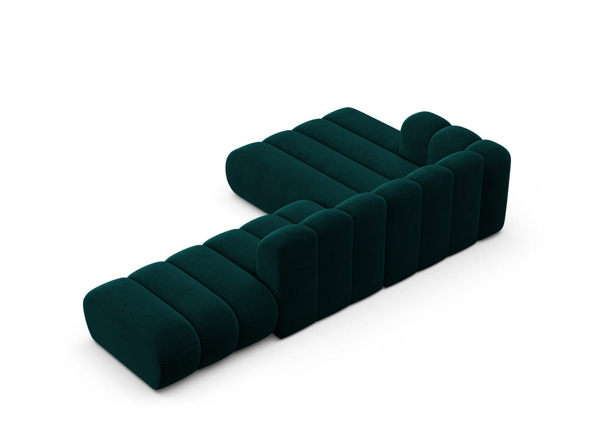 Lupine Linkes Ecksofa von Micadoni in Leichtes Beige, L-Form mit Venus Samtstoff-Bezug und schwarzen Kunststoffbeinen, Frontansicht.