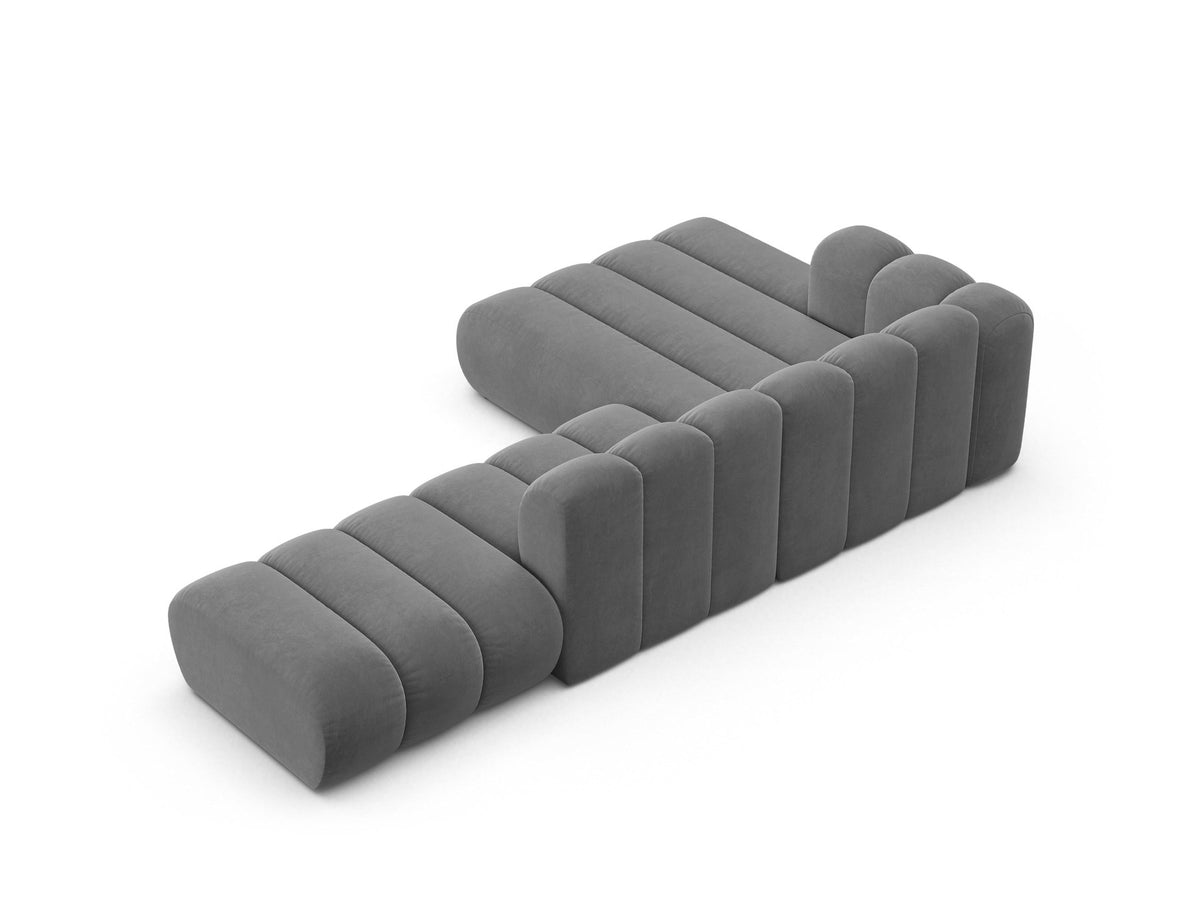 Lupine Linkes Ecksofa von Micadoni in Leichtes Beige, L-Form mit Venus Samtstoff-Bezug und schwarzen Kunststoffbeinen, Frontansicht.