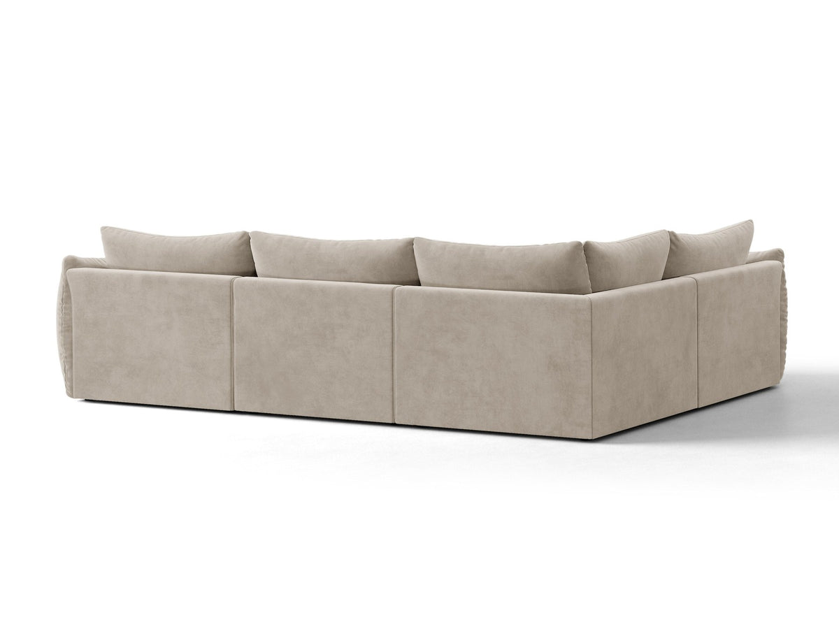 Modulares Ecksofa links Bloom von Micadoni in leichtem Beige, Veloursstoff Casino Pearl, schwarze Kunststoffbeine, tiefe Sitzfläche.
