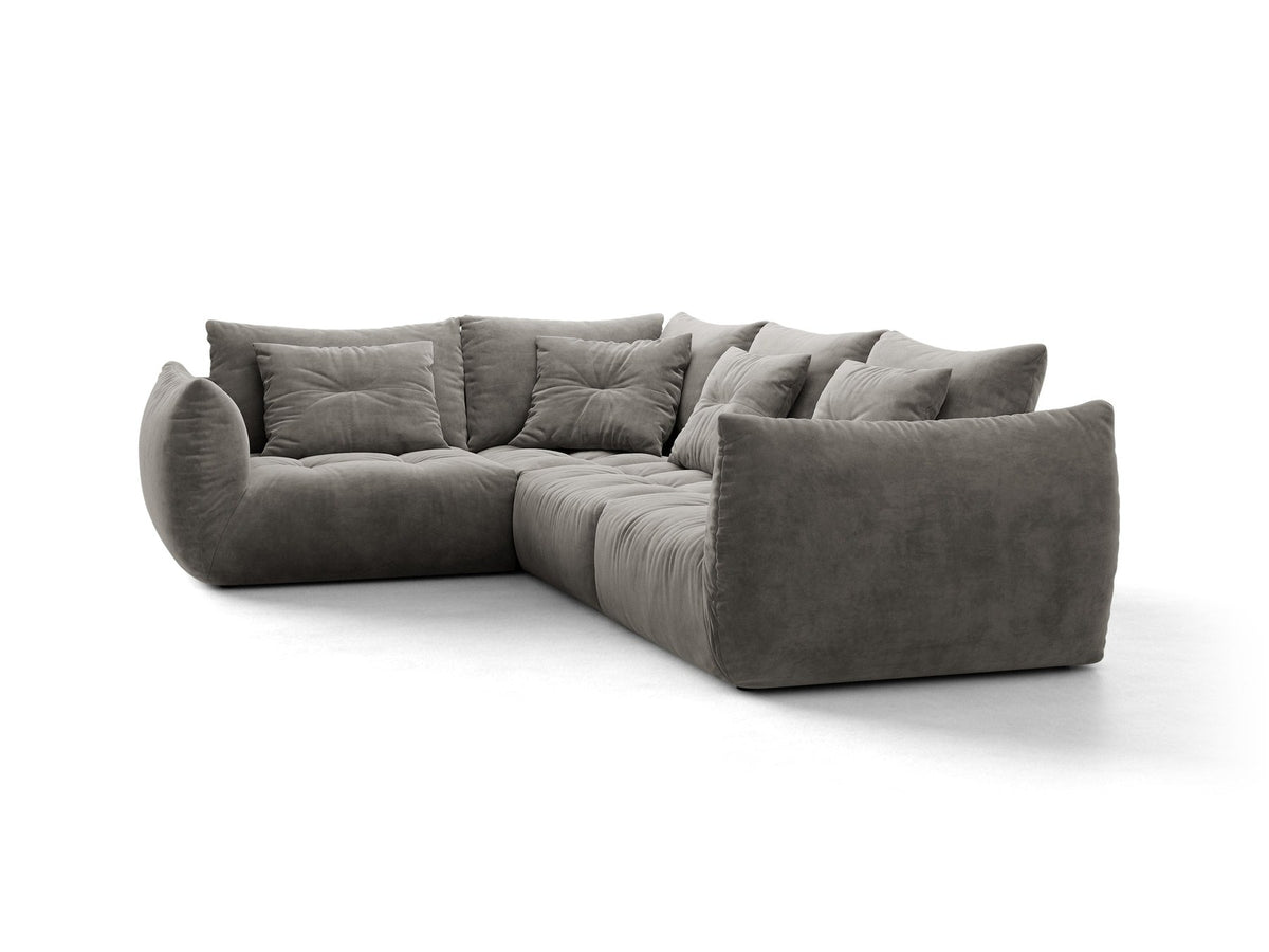 Modulares Ecksofa links Bloom von Micadoni in leichtem Beige, Veloursstoff Casino Pearl, schwarze Kunststoffbeine, tiefe Sitzfläche.