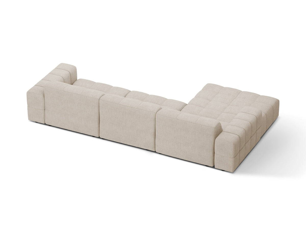 Linksseitiges L-Sofa Jennifer von Micadoni in leichtem Beige, Bluvel-Stoff, mit schwarzen Kunststoffbeinen und niedriger Rückenlehne.