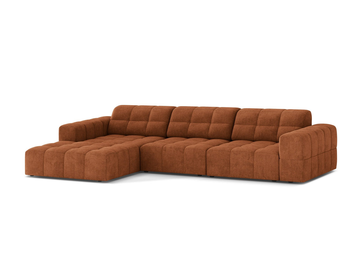 Linksseitiges L-Sofa Jennifer von Micadoni in leichtem Beige, Bluvel-Stoff, mit schwarzen Kunststoffbeinen und niedriger Rückenlehne.