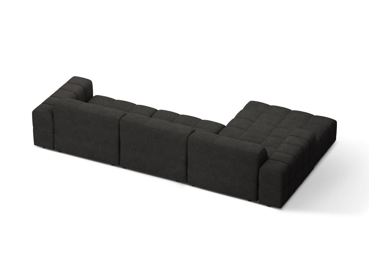 Linksseitiges L-Sofa Jennifer von Micadoni in leichtem Beige, Bluvel-Stoff, mit schwarzen Kunststoffbeinen und niedriger Rückenlehne.