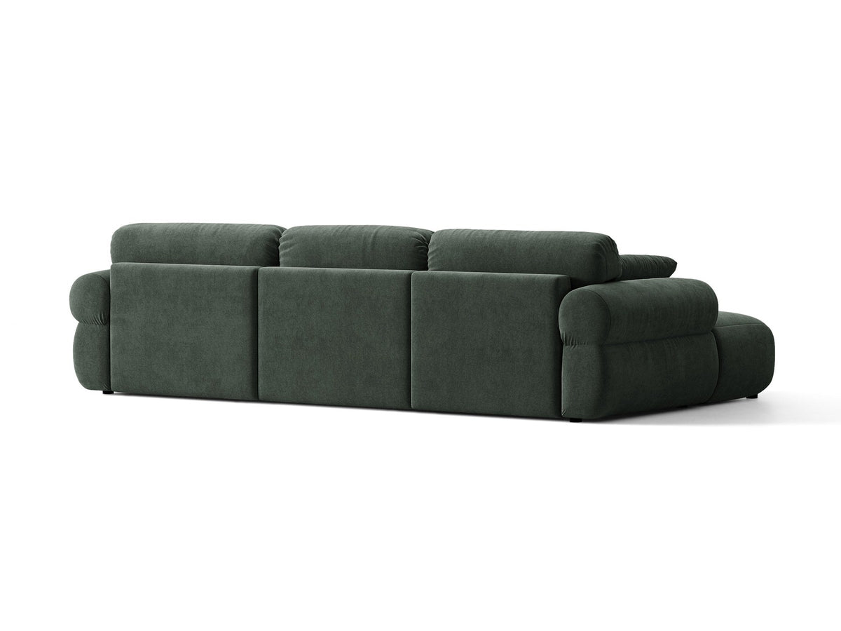 Beiges L-Sofa links Ophelia von Micadoni mit Liberty-Stoffbezug, niedriger Silhouette, schwarzen Kunststoffbeinen und tiefer Sitzfläche.