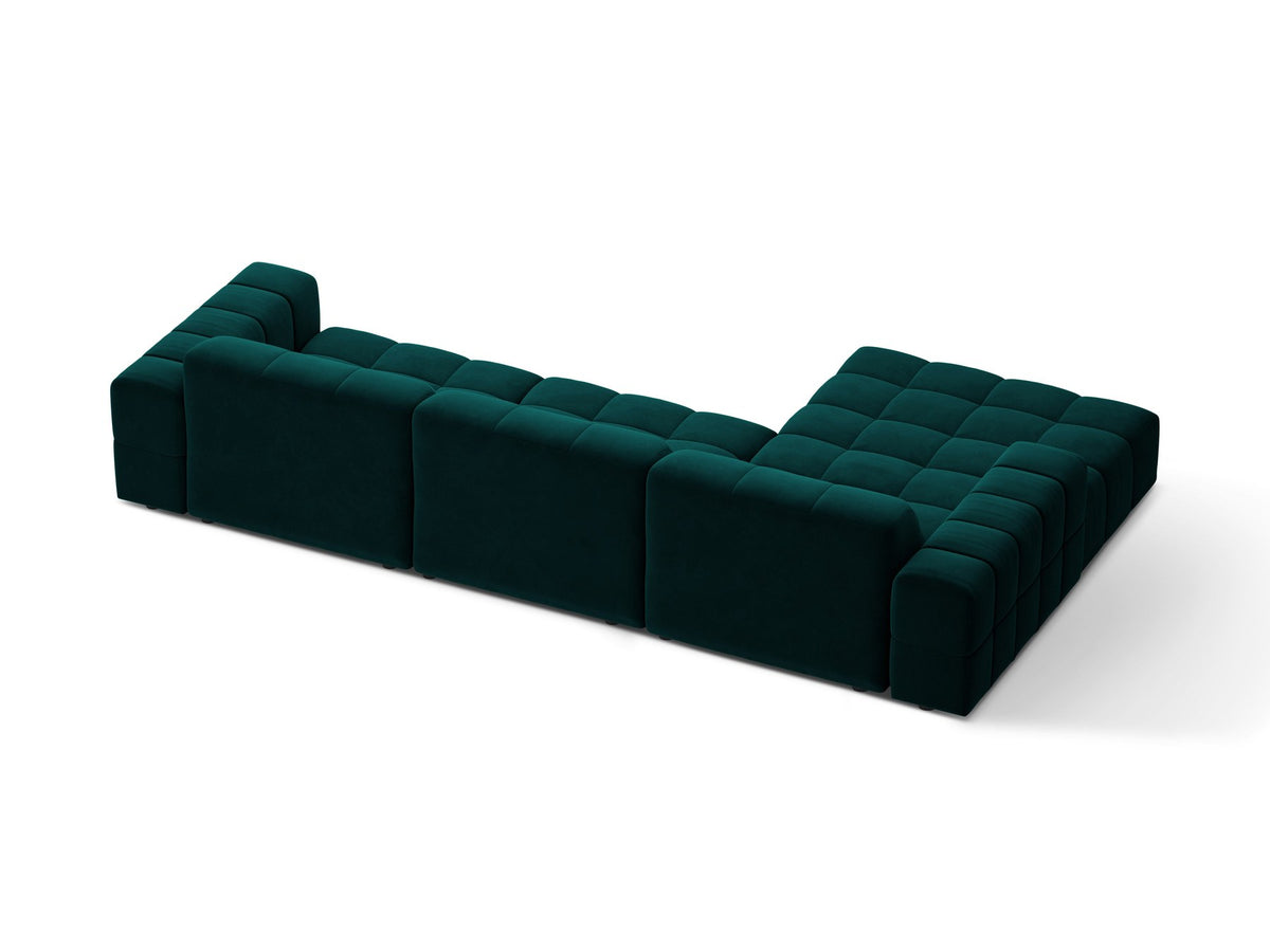 Linksseitiges L-Sofa Jennifer von Micadoni in leichtem Beige, Bluvel-Stoff, mit schwarzen Kunststoffbeinen und niedriger Rückenlehne.