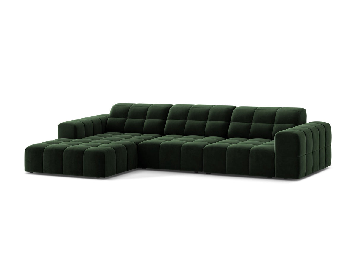 Linksseitiges L-Sofa Jennifer von Micadoni in leichtem Beige, Bluvel-Stoff, mit schwarzen Kunststoffbeinen und niedriger Rückenlehne.