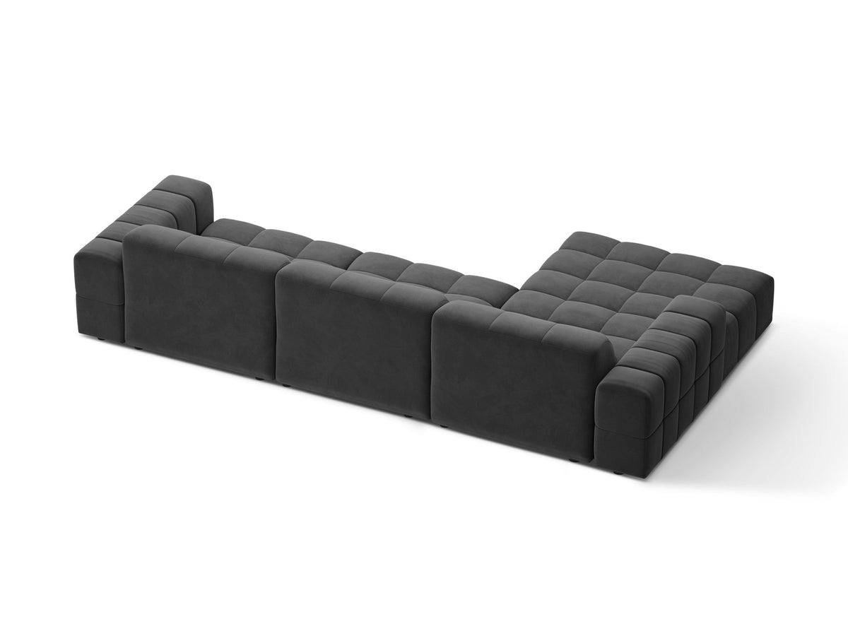 Linksseitiges L-Sofa Jennifer von Micadoni in leichtem Beige, Bluvel-Stoff, mit schwarzen Kunststoffbeinen und niedriger Rückenlehne.