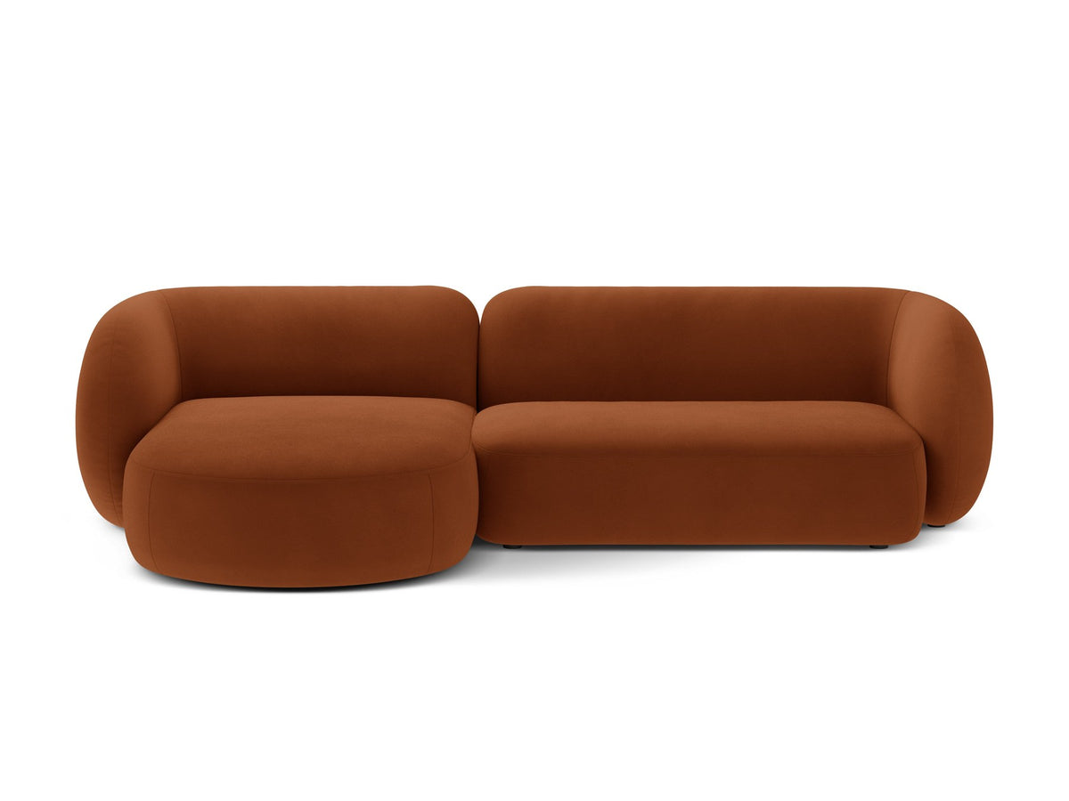 Produktfoto des weissen Kate Ecksofas links von Micadoni mit Bouclé-Stoffbezug, schwarzen Kunststoffbeinen und niedriger Rückenlehne.