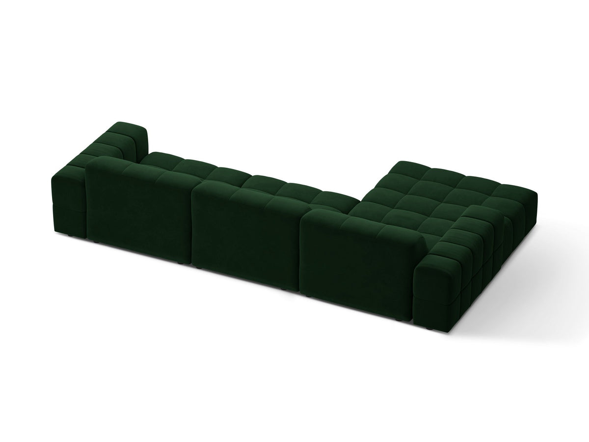 Linksseitiges L-Sofa Jennifer von Micadoni in leichtem Beige, Bluvel-Stoff, mit schwarzen Kunststoffbeinen und niedriger Rückenlehne.