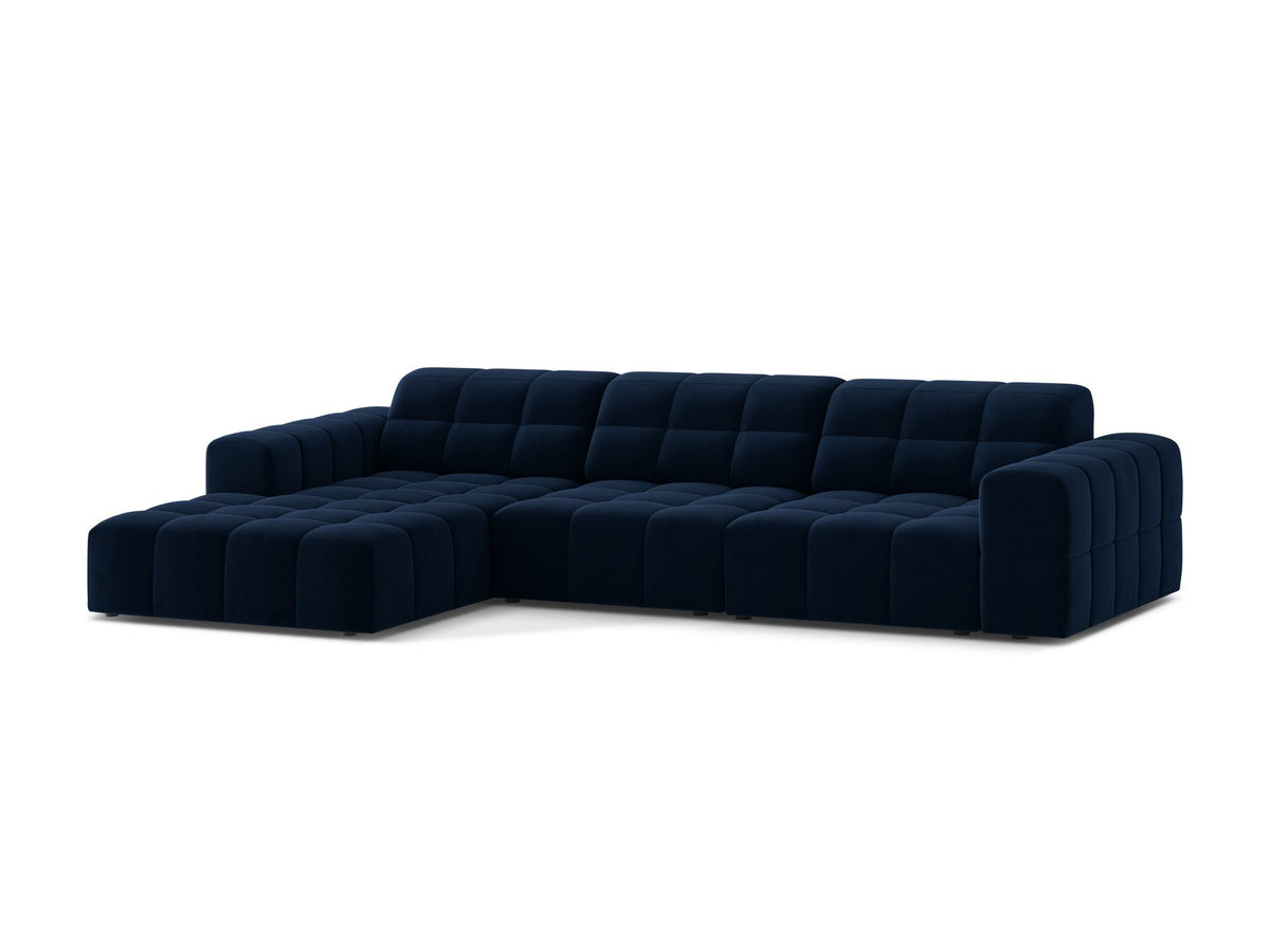 Linksseitiges L-Sofa Jennifer von Micadoni in leichtem Beige, Bluvel-Stoff, mit schwarzen Kunststoffbeinen und niedriger Rückenlehne.