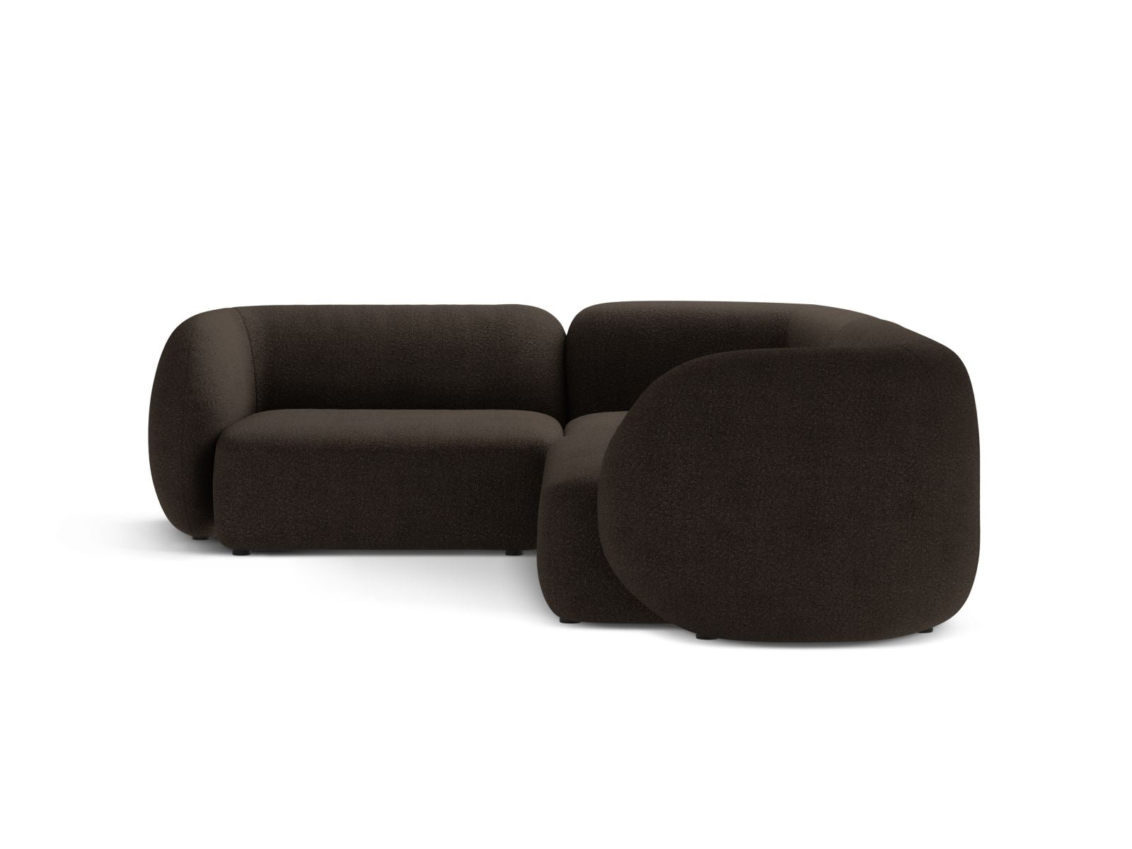 Elegantes 4-Sitzer Ecksofa links Kate von Micadoni in stilvollem Braun-Baloo, ideal für moderne Wohnräume.