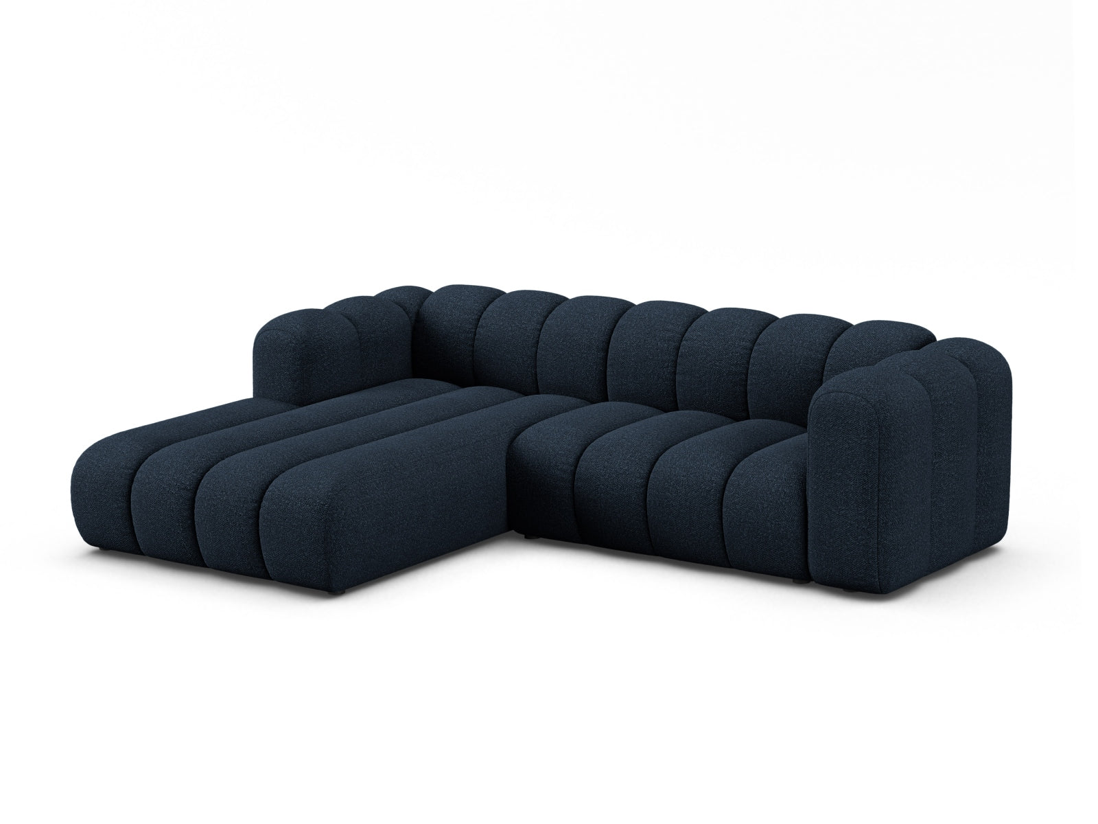 Elegantes Lupine Boucle Ecksofa links für 4 Personen in Dunkelblau, ideal für stilvolle Wohnräume, präsentiert von KAQTU Design AG.
