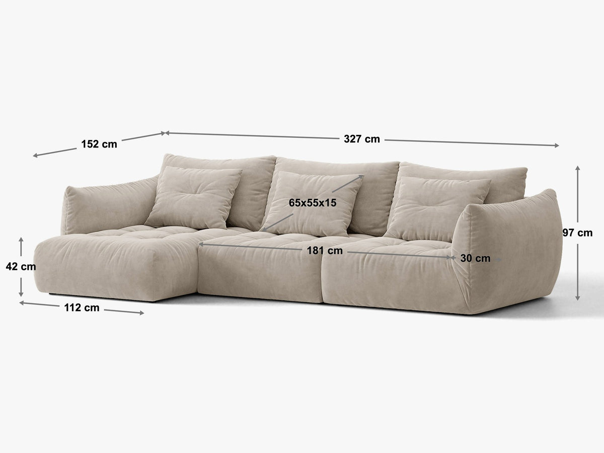 Beiges L-Sofa links von Micadoni mit weichem Veloursstoff Casino, schwarzen Kunststoffbeinen und breiter, tiefer Sitzfläche.