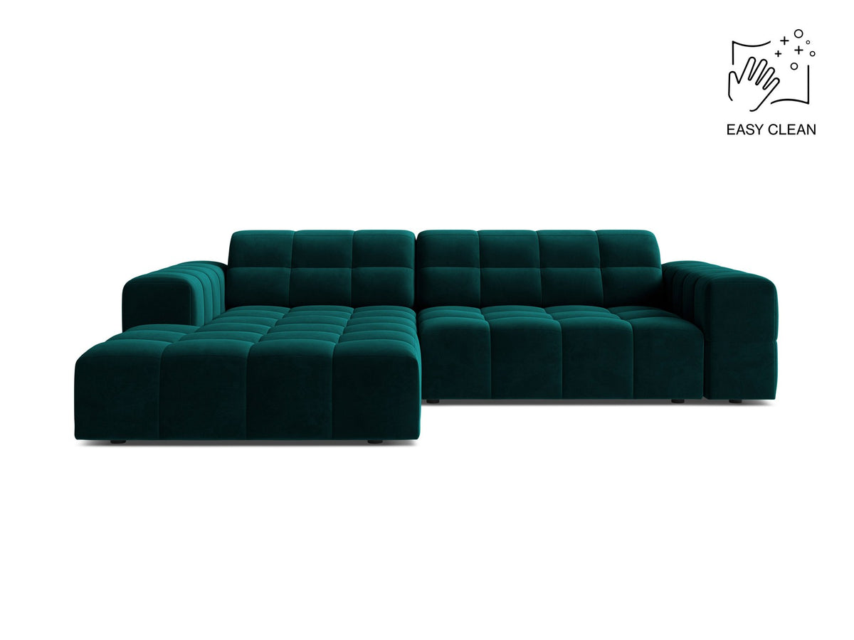 Jennifer Linkes Ecksofa von Micadoni in leichtem Beige, L-Form, Eden Chenille-Stoff, schwarze Kunststoffbeine, Rückenlehne mit Wattierung.