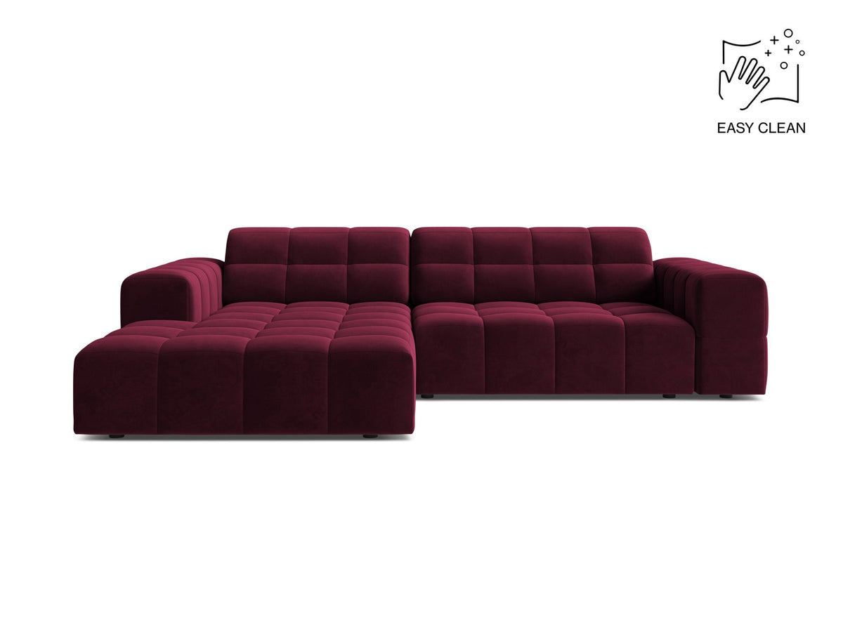 Jennifer Linkes Ecksofa von Micadoni in leichtem Beige, L-Form, Eden Chenille-Stoff, schwarze Kunststoffbeine, Rückenlehne mit Wattierung.