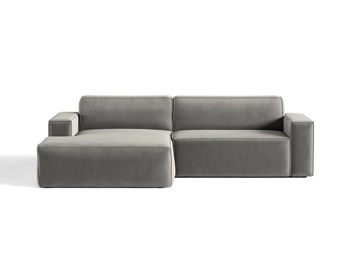 Modulares Ecksofa links Jodie von Micadoni in leichtem Beige mit Venus Samtstoffbezug und schwarzen Polypropylen-Beinen, 6-Sitzer Ausführung.