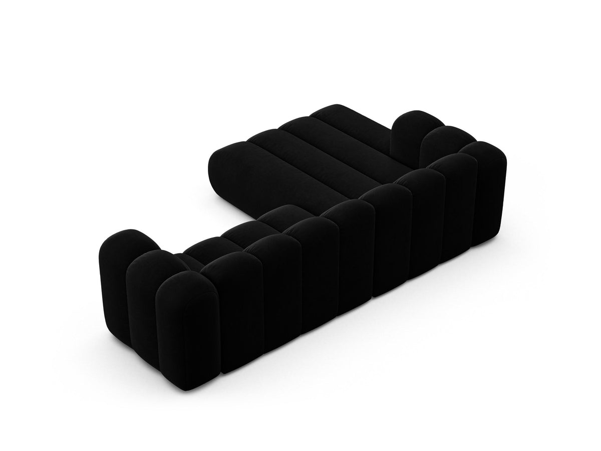 Modulares Ecksofa links Lupine von Micadoni in leichtem Beige, bezogen mit Venus-Samtstoff, schwarze Kunststoffbeine, Masse 260x177x70 cm.