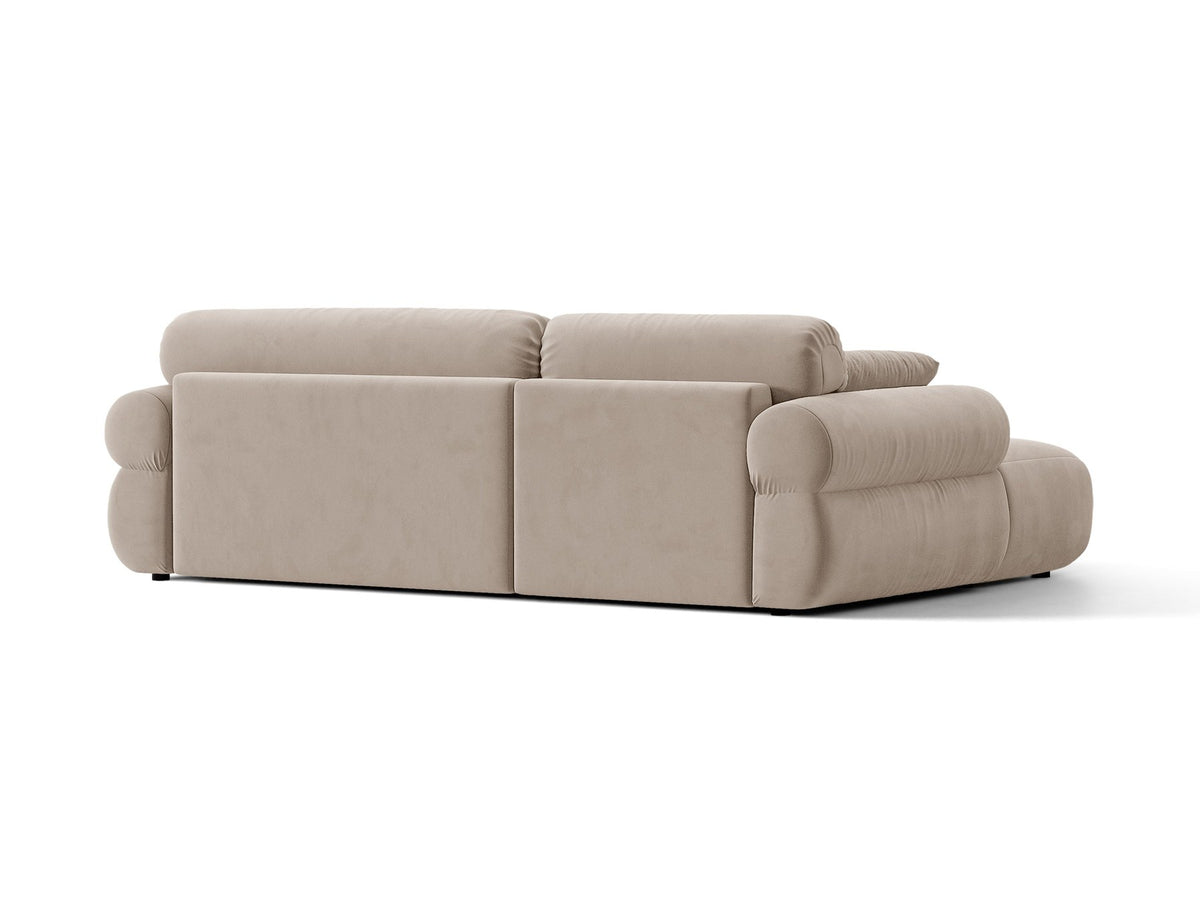 Beiges L-Sofa Ophelia von Micadoni mit Liberty-Stoffbezug, schwarzen Kunststoffbeinen und tiefer Sitzfläche, Ausrichtung links, in modernem Wohnraum.