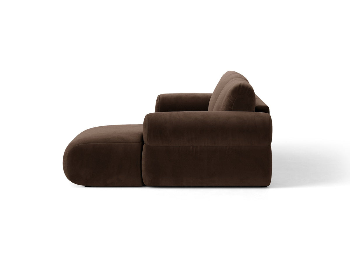 Beiges L-Sofa Ophelia von Micadoni mit Liberty-Stoffbezug, schwarzen Kunststoffbeinen und tiefer Sitzfläche, Ausrichtung links, in modernem Wohnraum.