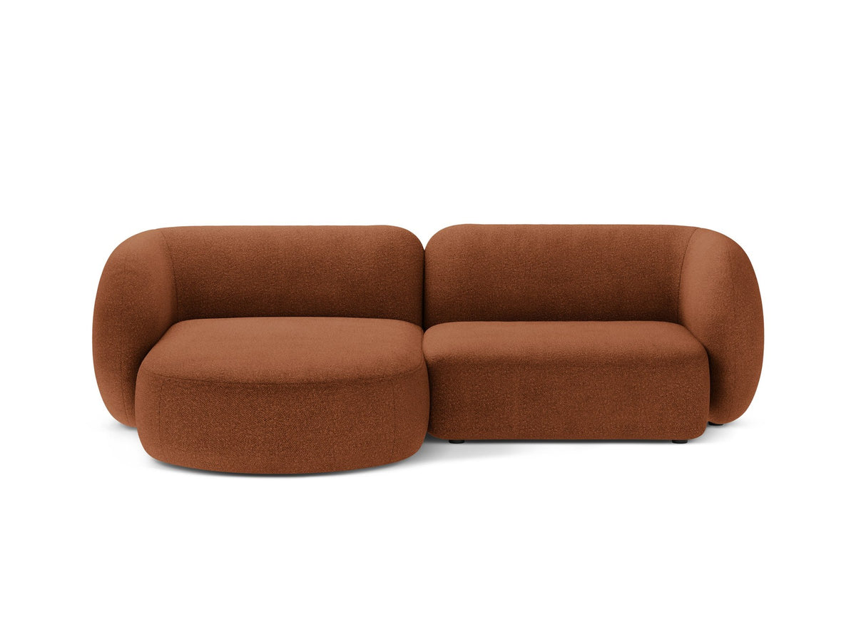 Weisses Ecksofa links Kate von Micadoni mit Baloo-Stoffbezug, schwarzen Kunststoffbeinen und modularem Aufbau, Masse 255x176x76 cm