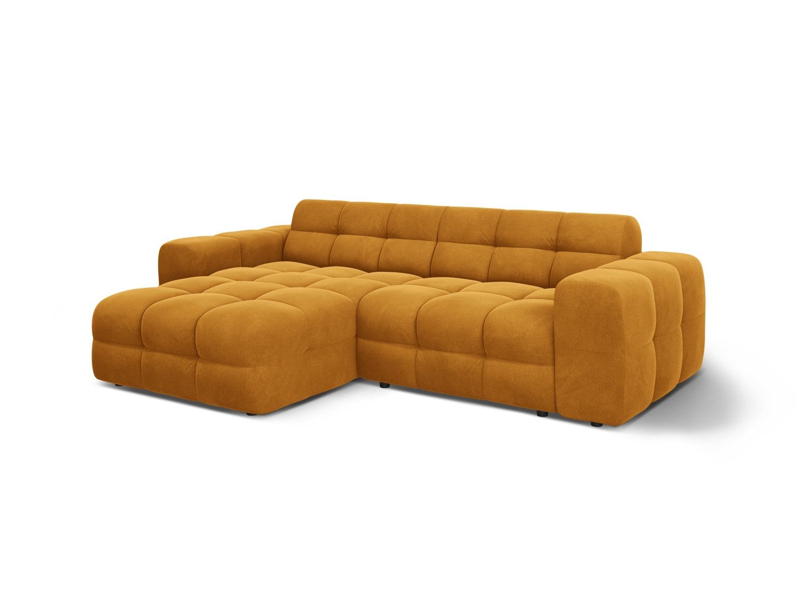 Stilvolles Kendal Velour Ecksofa in warmem Senfgelb, linksseitig, perfekt für moderne Wohnzimmer. 4-Sitzer von Micadoni.
