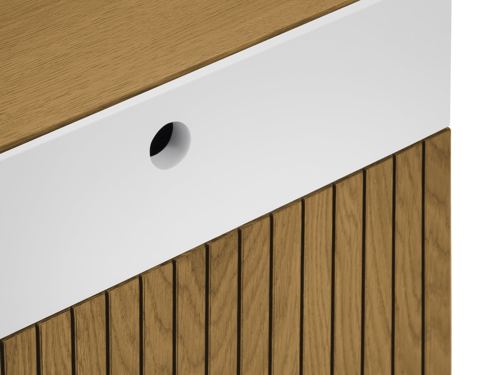 Entdecken Sie den stilvollen Noa Nachttisch von Micadoni – ideal für modernes Schlafzimmerdesign und praktischen Stauraum. Eleganz trifft Funktionalität!