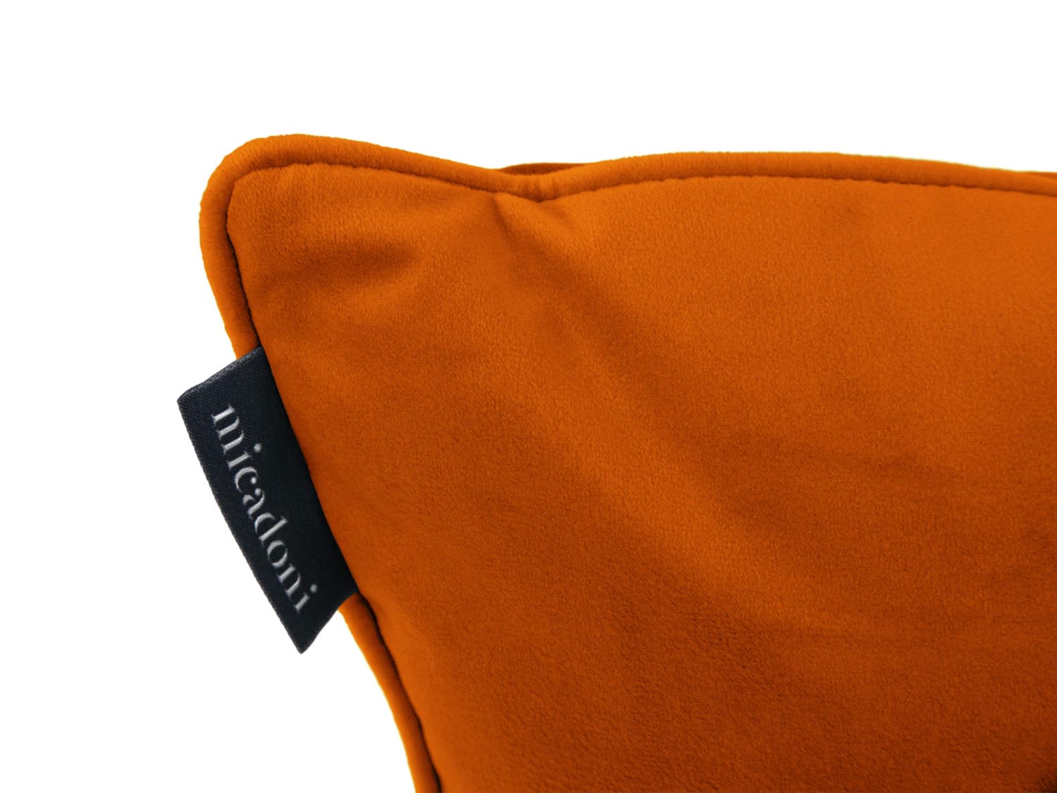 Rachel Velour Pillow  in Orange präsentiert im Onlineshop von KAQTU Design AG. Deko Kissen ist von Micadoni