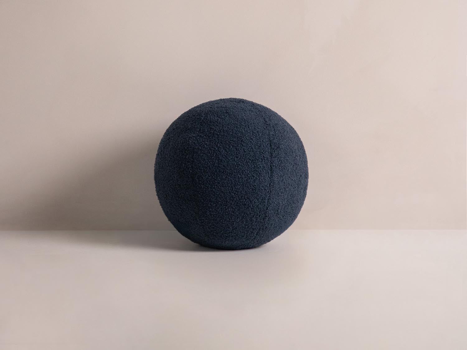 Ball Pillow in Dark Blue-Now or Never präsentiert im Onlineshop von KAQTU Design AG. Deko Kissen ist von Micadoni