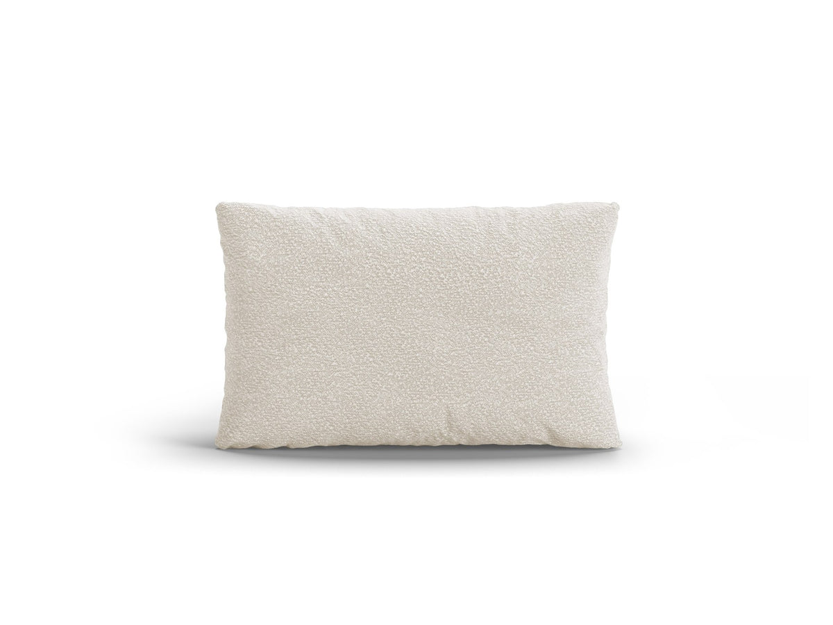 Weisses Dekokissen Poppy von Micadoni aus strukturiertem Bouclé-Stoff, rechteckige Form, Grösse 50x10x30 cm, auf hellem Hintergrund.