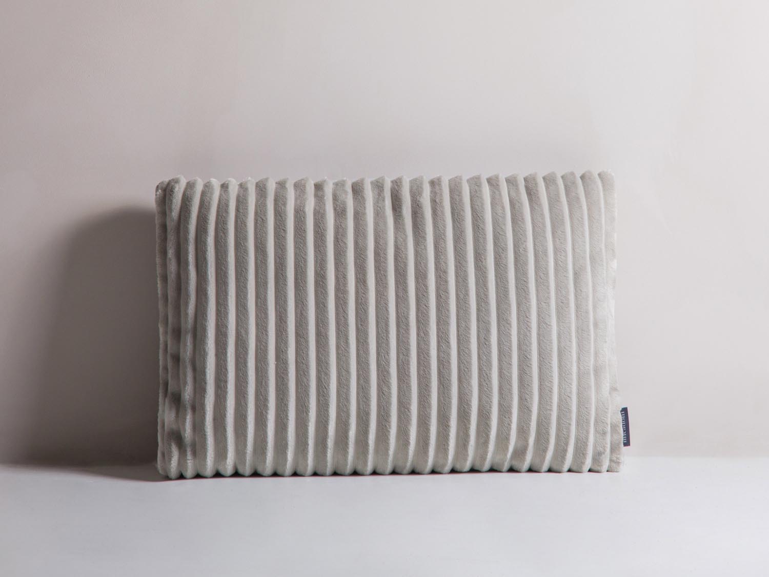 Stripy Pillow in Silver, Light Grey-Tilia,Matt Velvet präsentiert im Onlineshop von KAQTU Design AG. Deko Kissen ist von Micadoni