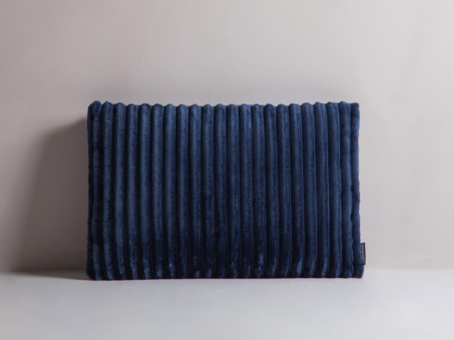 Stripy Pillow in Navy Blue, Blue-Tilia,Matt Velvet präsentiert im Onlineshop von KAQTU Design AG. Deko Kissen ist von Micadoni