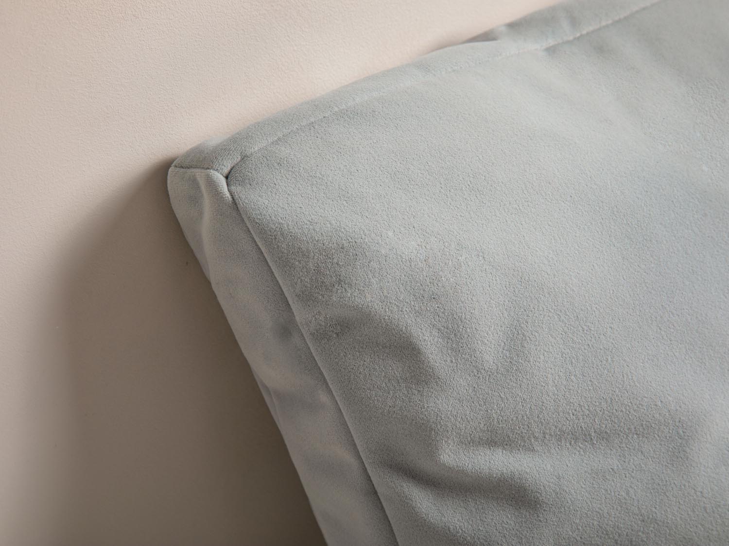 Stripy Velour Pillow  in Light Grey präsentiert im Onlineshop von KAQTU Design AG. Deko Kissen ist von Micadoni