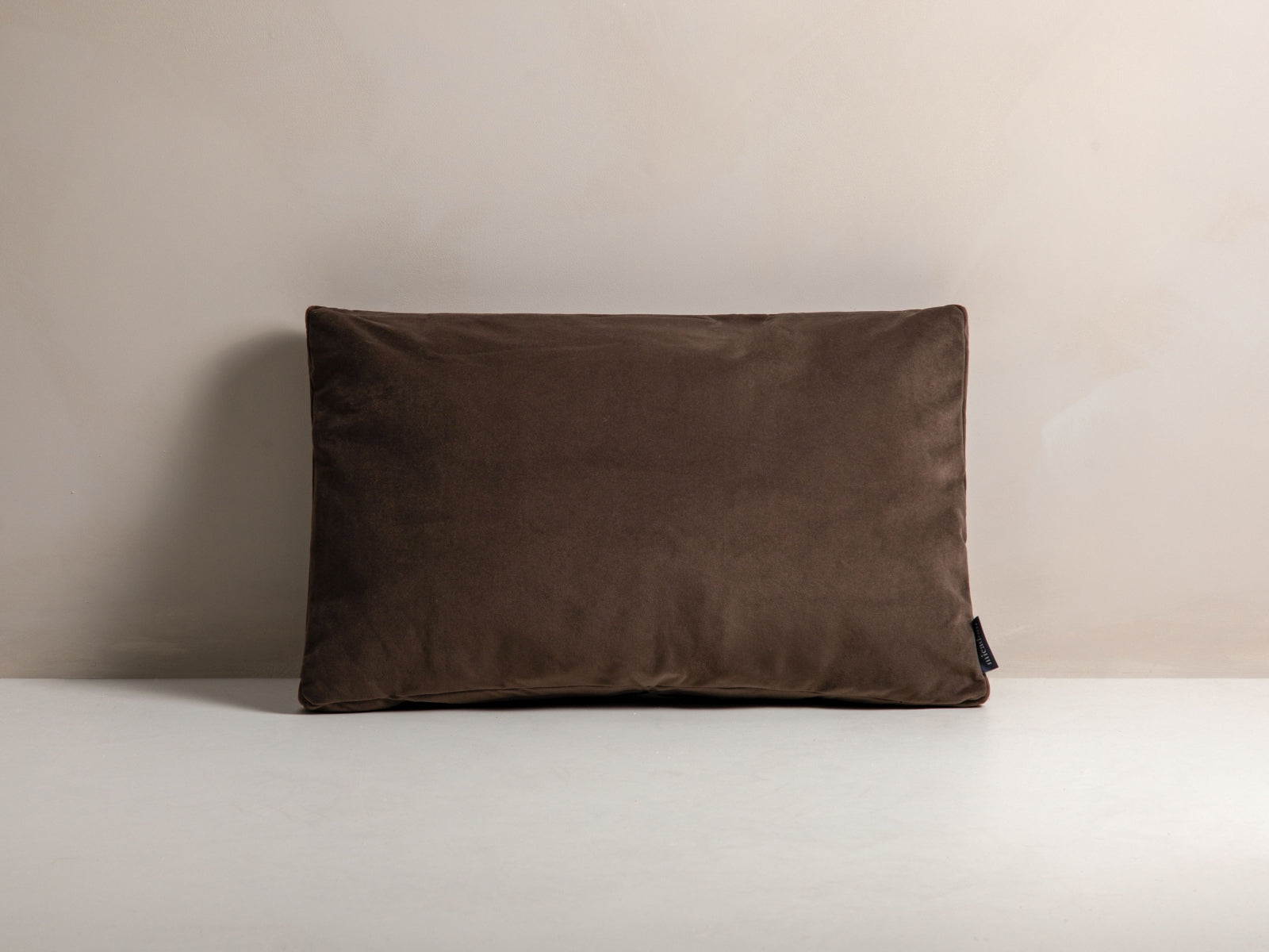 Stripy Velour Pillow in Brown-Matt Velvet präsentiert im Onlineshop von KAQTU Design AG. Deko Kissen ist von Micadoni