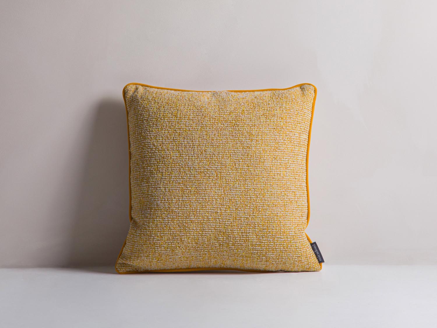 Celine Pillow  in Mustard Melange, Light Beige, Yellow präsentiert im Onlineshop von KAQTU Design AG. Deko Kissen ist von Micadoni