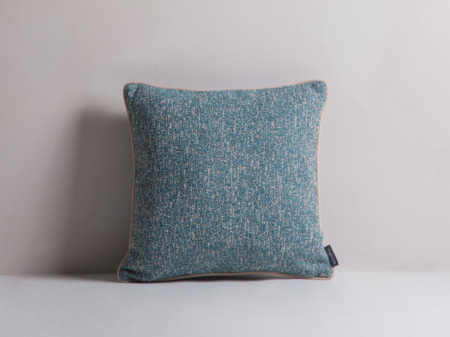 Celine Pillow  in Blue Melange, Blue, Beige präsentiert im Onlineshop von KAQTU Design AG. Deko Kissen ist von Micadoni