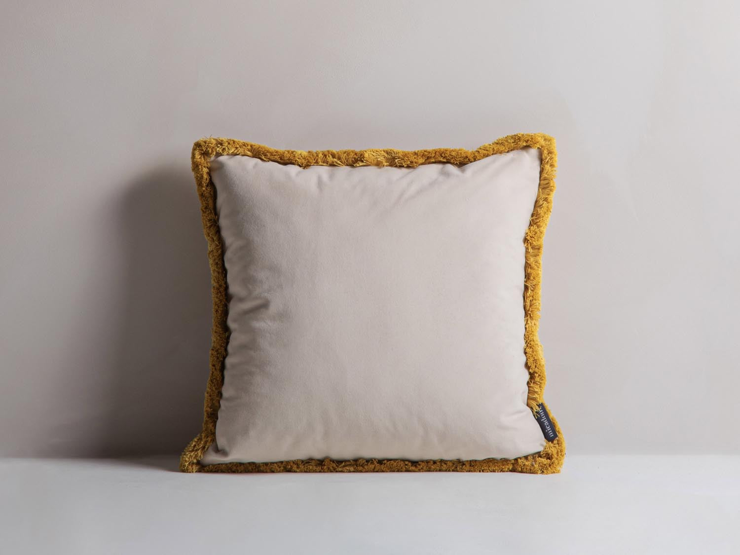 Hippy Pillow  in Dark Beige präsentiert im Onlineshop von KAQTU Design AG. Deko Kissen ist von Micadoni
