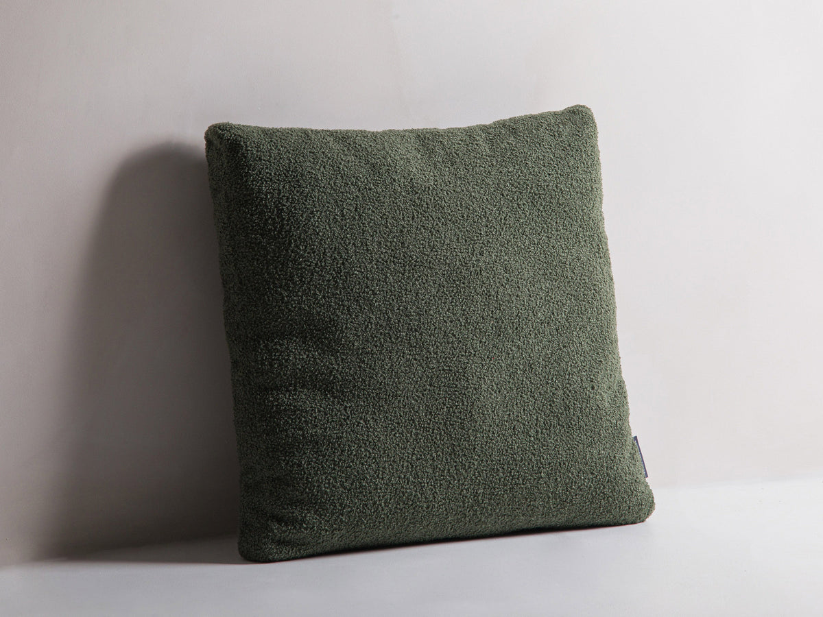 Mono Pillow in Azure-Now or Never präsentiert im Onlineshop von KAQTU Design AG. Deko Kissen ist von Micadoni