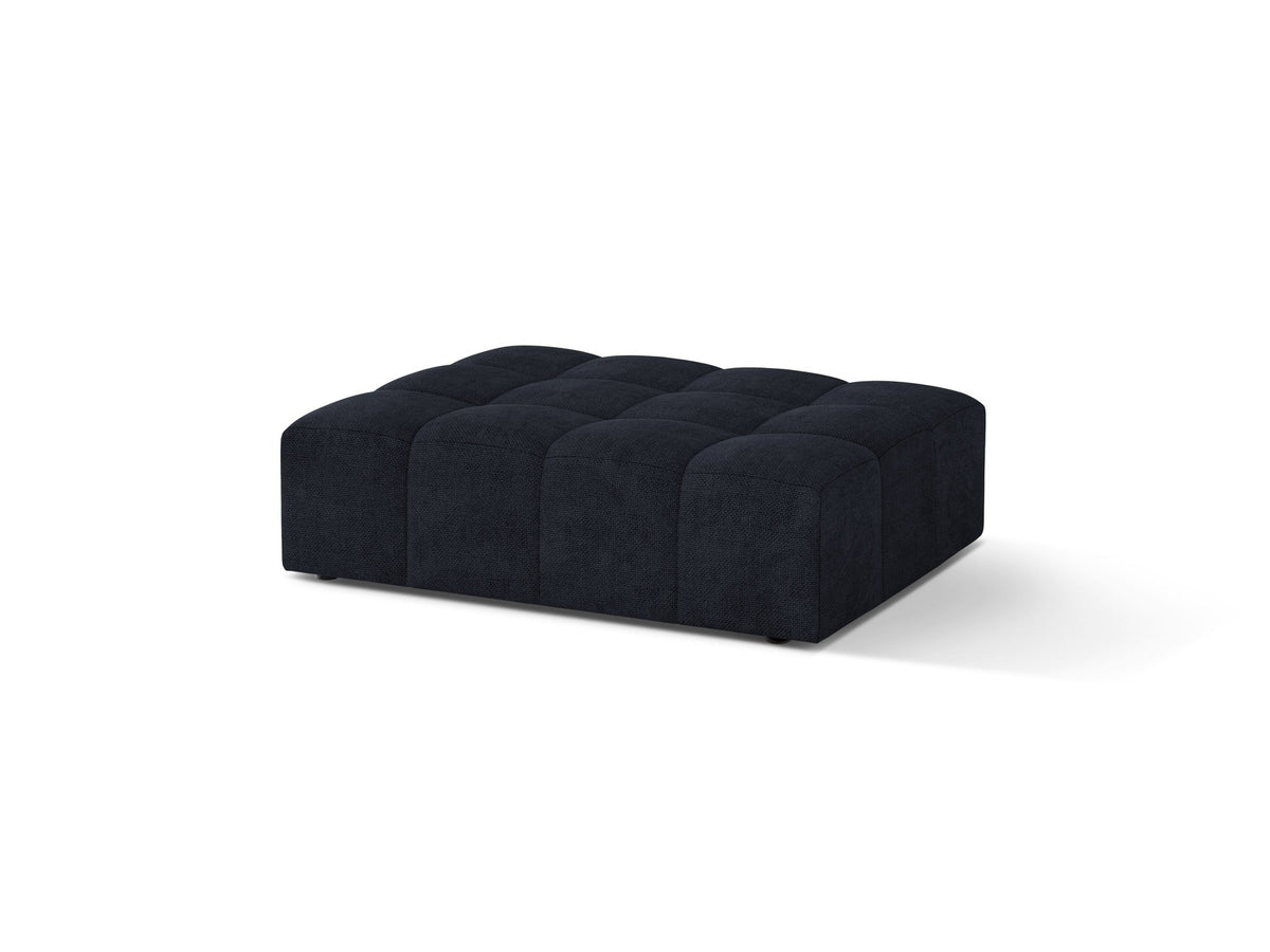Beiger Pouf Jennifer von Micadoni mit Bluvel-Stoffbezug und schwarzen Kunststoffbeinen, Masse 102 x 84 x 42 cm, freigestellt fotografiert.