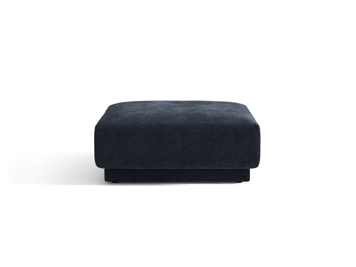 Dunkelbeiger Pouf Miley von Micadoni mit samtartigem Bluvel-Stoffbezug, quadratischer Form und kurzen Polypropylen-Beinen auf hellem Hintergrund