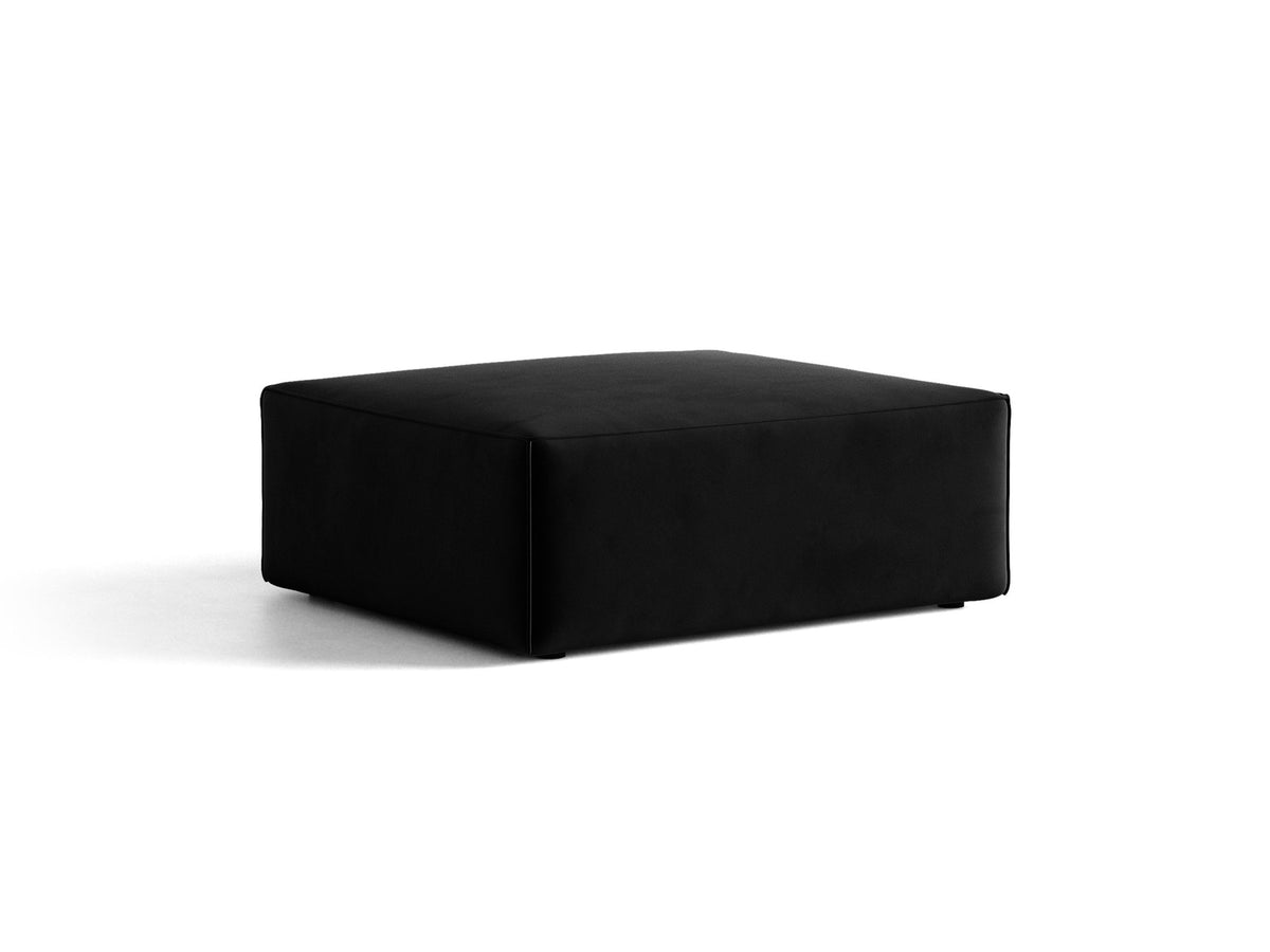 Beiger Pouf Jodie von Micadoni mit Venus-Samtbezug, rechteckiger Form, Polypropylen-Füssen und gepolsterter Sitzfläche aus Polyurethanschaum.