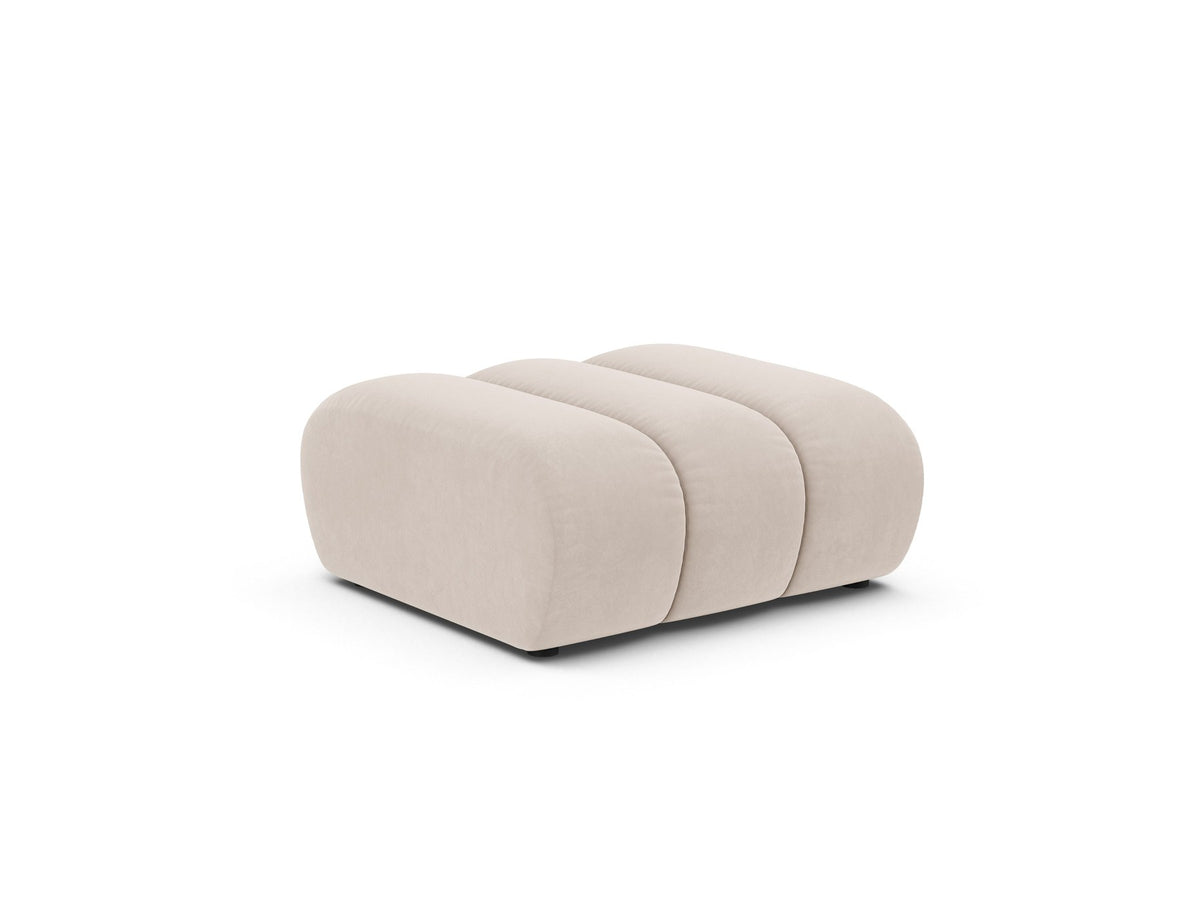 Beiger Pouf Lupine von Micadoni aus Venus-Samtstoff mit kurzen Kunststoffbeinen, quadratische Form, Masse 95x92x43 cm.
