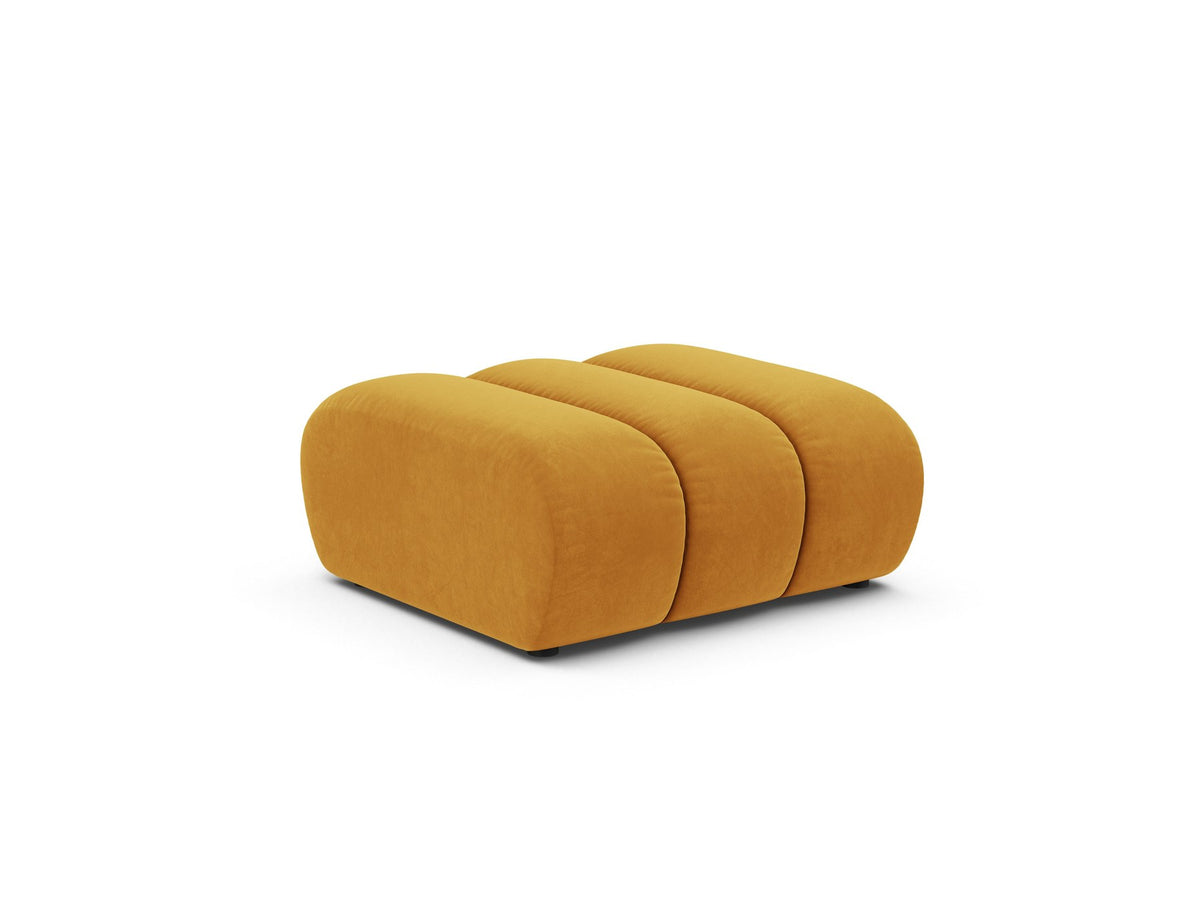 Beiger Pouf Lupine von Micadoni aus Venus-Samtstoff mit kurzen Kunststoffbeinen, quadratische Form, Masse 95x92x43 cm.
