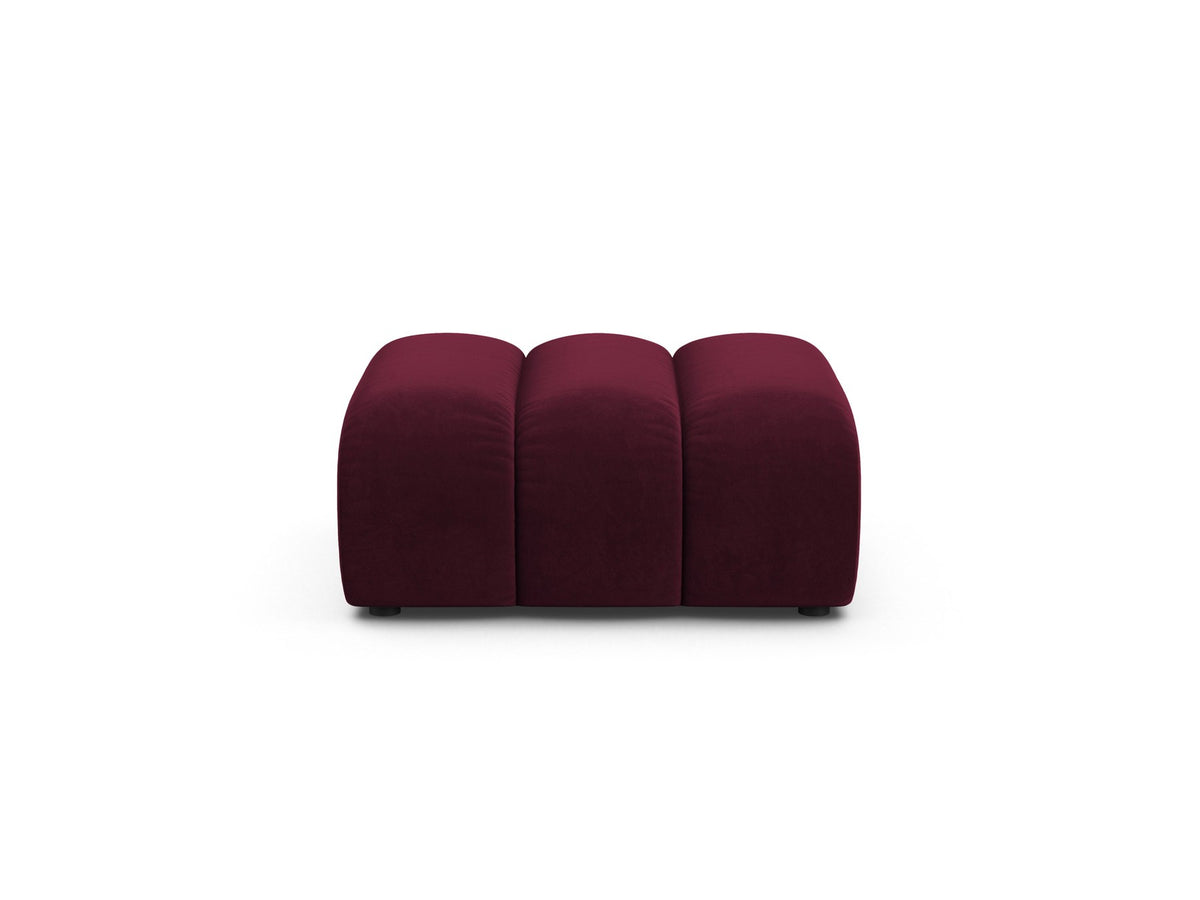 Beiger Pouf Lupine von Micadoni aus Venus-Samtstoff mit kurzen Kunststoffbeinen, quadratische Form, Masse 95x92x43 cm.