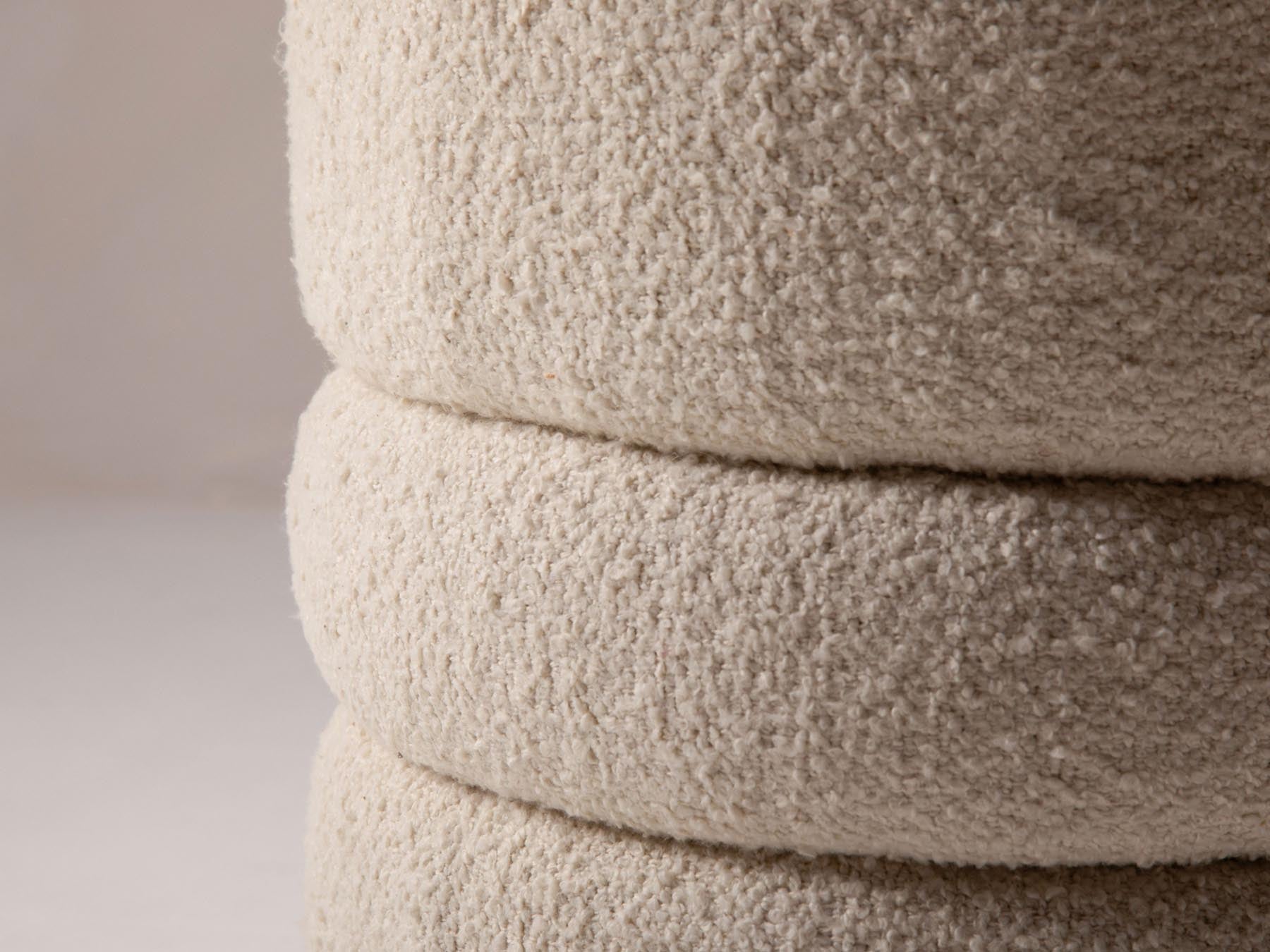 1-Sitzer Pouf Alexa in Natural präsentiert im Onlineshop von KAQTU Design AG. Pouf ist von Micadoni