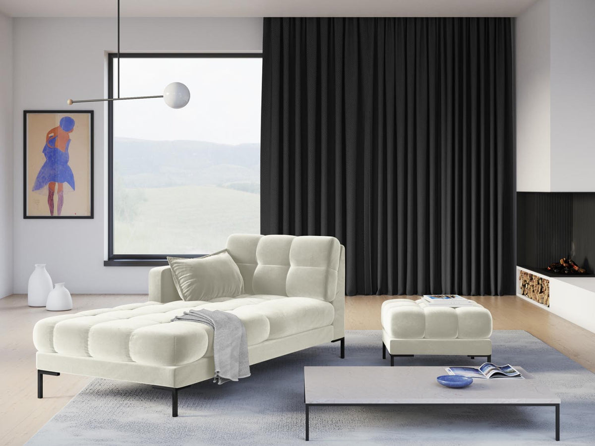 Mamaia Velour Pouf 1 Sitz in Light Beige/Schwarz-Bluvel präsentiert im Onlineshop von KAQTU Design AG. Pouf ist von Micadoni